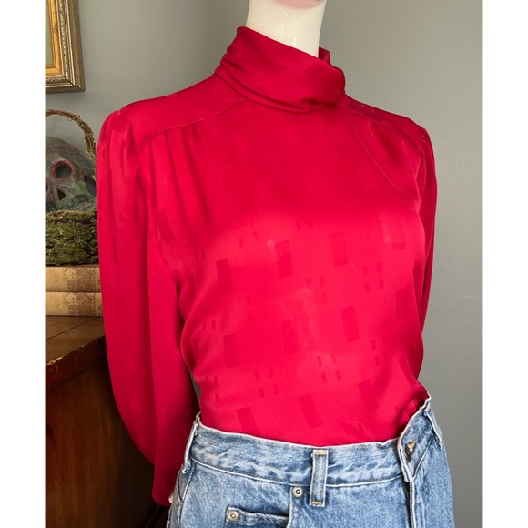 Vintage Avon fashions : red polyester blouse - Picture 1 of 14